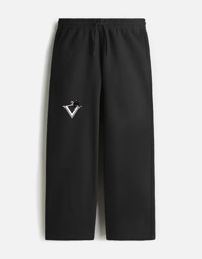 Unisex sweatpants in soft terry fabric with a loose fit and two front pockets for comfort and practicality.